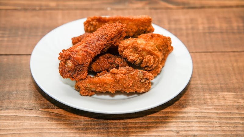 Crispy chicken wings with dipping sauce